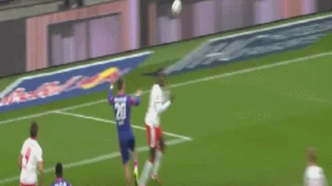 2018年选秀第九顺位新秀加盟勇士，签下一季短期合同，上赛季场均得分达7分